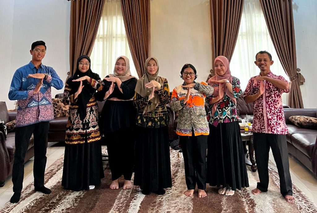 Polinela Perkenalkan Teknologi Pemanenan Air Hujan untuk Pertanian Greenhouse di Tulangbawang Barat